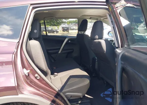 2018 Toyota Rav4 Xle z USA, uszkodzony, nr VIN 2T3RFREV3JW813229